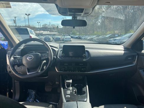 Used 2025 Nissan Rogue SV image 29