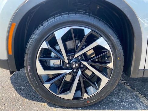 Used 2024 Mitsubishi Outlander SE Black Edition image 23