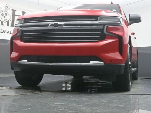 Used 2022 Chevrolet Suburban LT w/ LT Signature Plus Package image 58