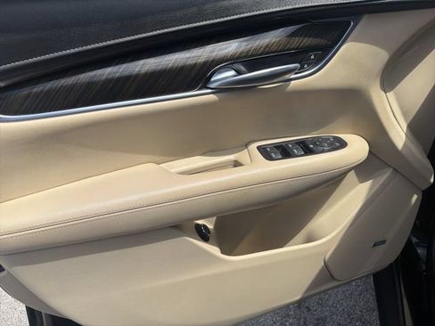 Used 2018 Cadillac XT5 AWD image 12