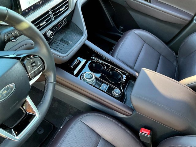 Used 2025 Ford Explorer Platinum RWD image 11