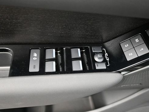 New 2026 Land Rover Range Rover Velar Dynamic SE image 19