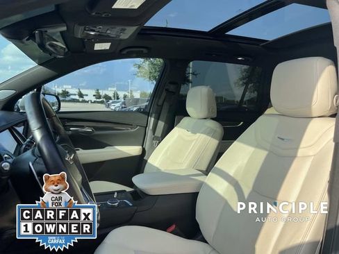 Used 2023 Cadillac XT6 Sport w/ Technology Package AWD/4WD image 16