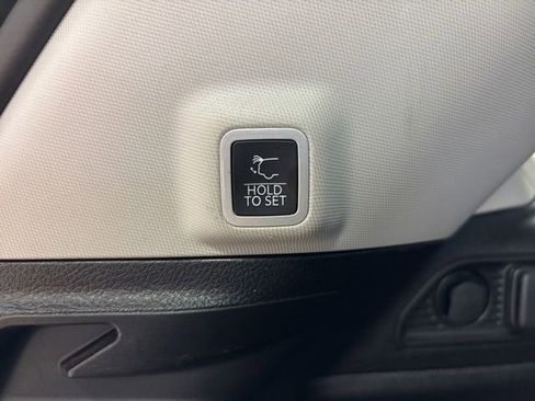 Used 2023 Jeep Grand Cherokee Limited w/ Luxury Tech Group II AWD/4WD image 22