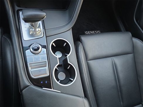 Used 2023 Genesis G70 2.0T image 24