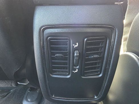 Used 2021 Jeep Grand Cherokee Laredo image 12