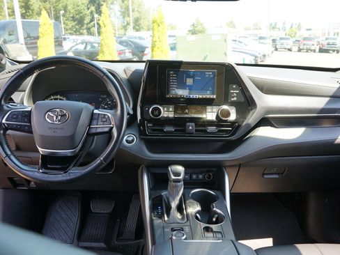Used 2021 Toyota Highlander XSE AWD/4WD image 16