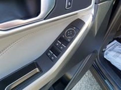 Used 2022 Ford Explorer XLT w/ Equipment Group 202A image 24