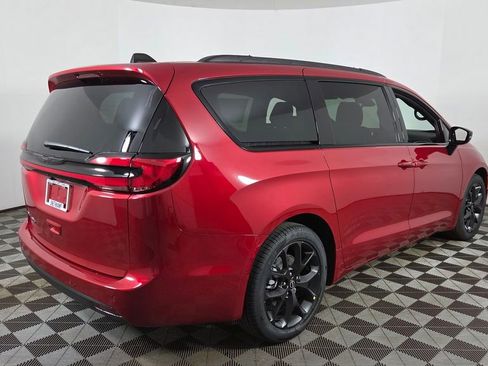 New 2026 Chrysler Pacifica Select image 7