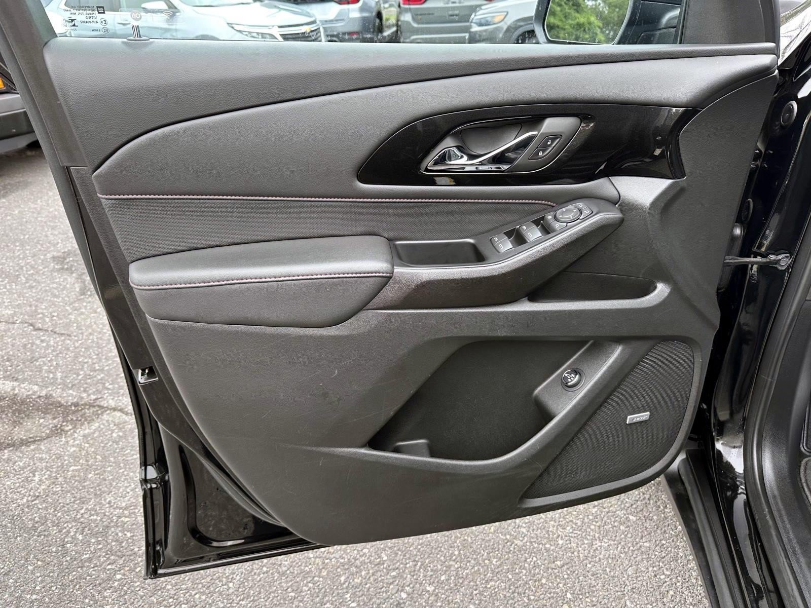 Used 2023 Chevrolet Traverse RS AWD/4WD image 8