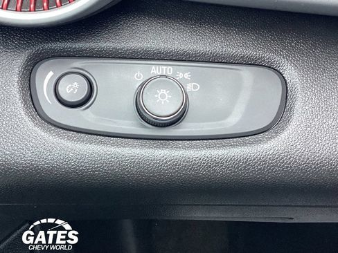Used 2024 Chevrolet Trax RS FWD image 18