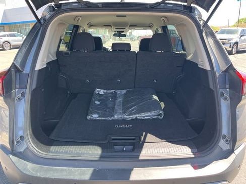 Used 2023 Nissan Rogue S FWD image 11