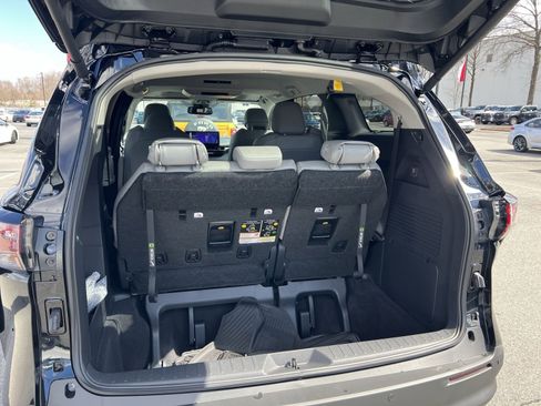 New 2026 Toyota Sienna XLE image 21