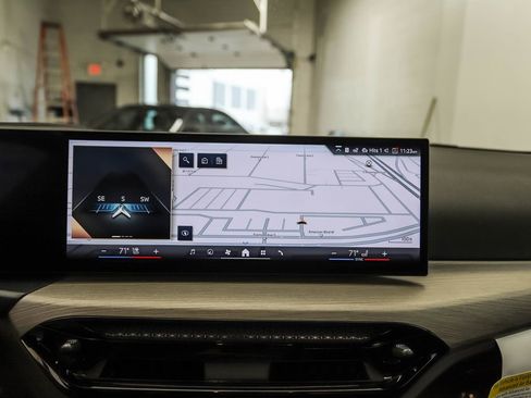 Used 2025 BMW 330i xDrive Sedan w/ Premium Package image 15