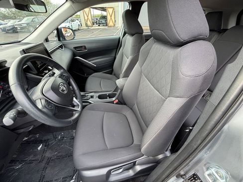 Used 2025 Toyota Corolla Cross LE image 35