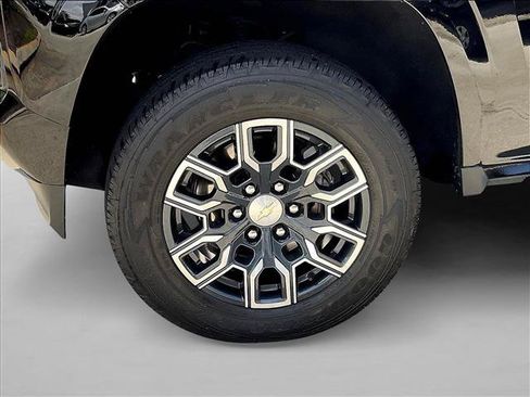 Used 2024 Chevrolet Colorado LT w/ LT Convenience Package III RWD image 10