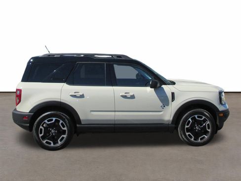 Used 2024 Ford Bronco Sport Outer Banks w/ Tech Package AWD/4WD image 2