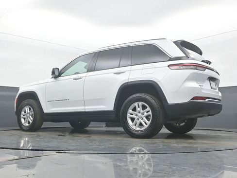 Used 2024 Jeep Grand Cherokee Laredo w/ Luxury Tech Group I AWD/4WD image 46
