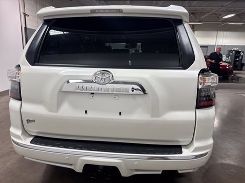 Used 2023 Toyota 4Runner Limited AWD/4WD image 4