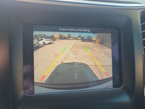 Used 2021 Jeep Cherokee Latitude w/ Mopar Interior Package FWD image 21