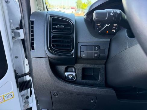 Used 2024 RAM ProMaster 2500 w/ Convenience Group FWD image 19