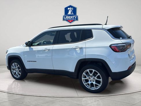 Used 2023 Jeep Compass Latitude AWD/4WD image 6