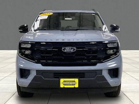 Certified 2025 Ford Expedition Active AWD/4WD image 3