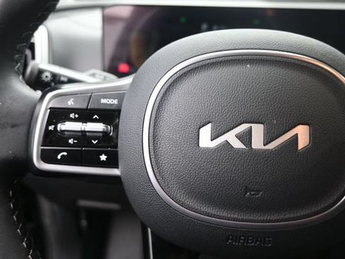 Used 2025 Kia Sorento S FWD image 15
