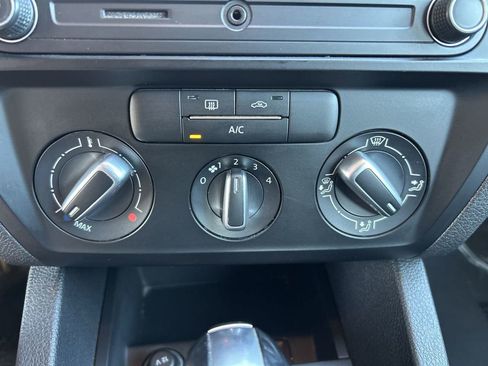 Used 2017 Volkswagen Jetta S image 19