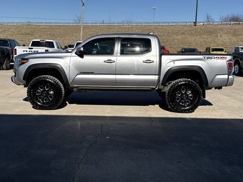 Used 2021 Toyota Tacoma TRD Off-Road image 11