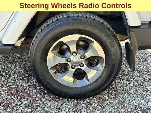 Used 2017 Jeep Wrangler Unlimited Sahara w/ Connectivity Group AWD/4WD image 9
