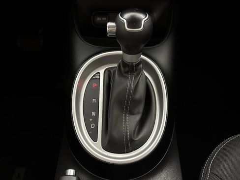 Used 2017 Kia Soul + FWD image 18