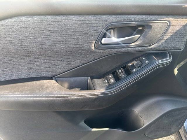 Used 2023 Nissan Rogue SV AWD/4WD image 10