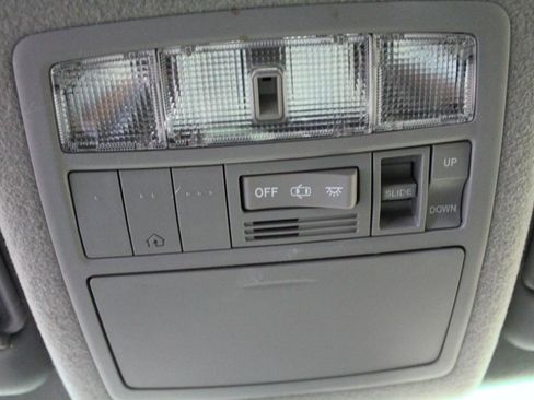 Used 2011 Toyota Highlander SE w/ Convenience Pkg AWD/4WD image 12
