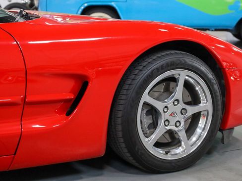 Used 2004 Chevrolet Corvette Coupe w/ Roof Package RWD image 30