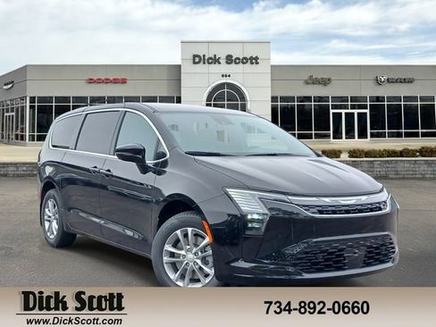 New 2027 Chrysler Pacifica Select AWD/4WD image 1