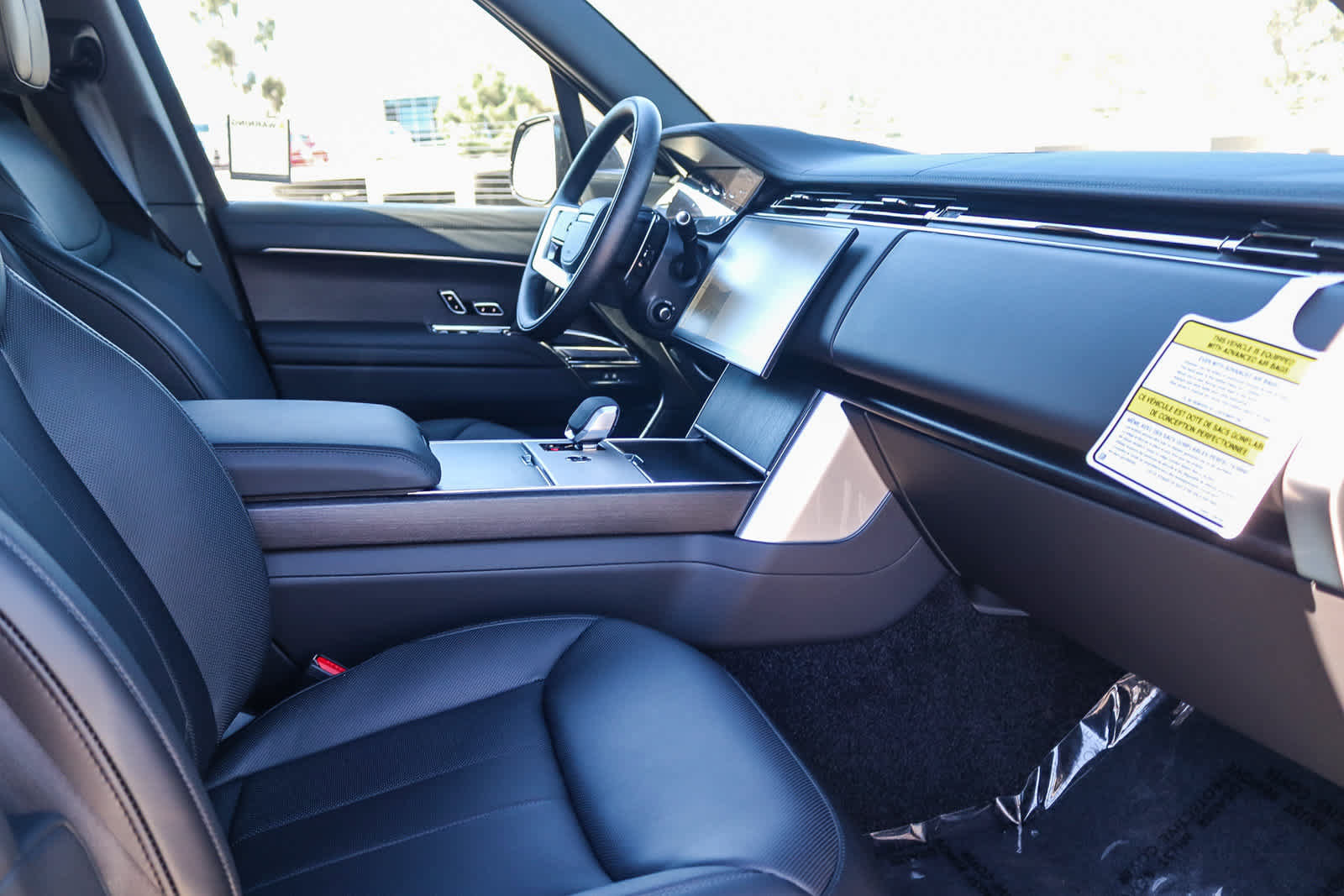 New 2026 Land Rover Range Rover Long Wheelbase SE AWD/4WD image 15