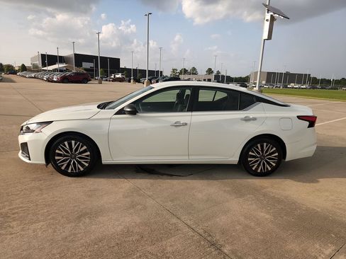 Used 2025 Nissan Altima 2.5 SV FWD image 8