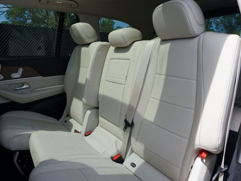 Used 2022 Mercedes-Benz GLS 450 4MATIC image 39