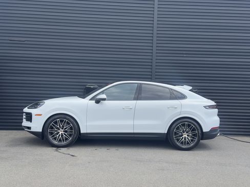 Certified 2025 Porsche Cayenne Coupe AWD/4WD image 2