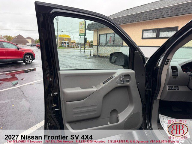 Used 2020 Nissan Frontier SV w/ Midnight Edition Floor Mats AWD/4WD image 9