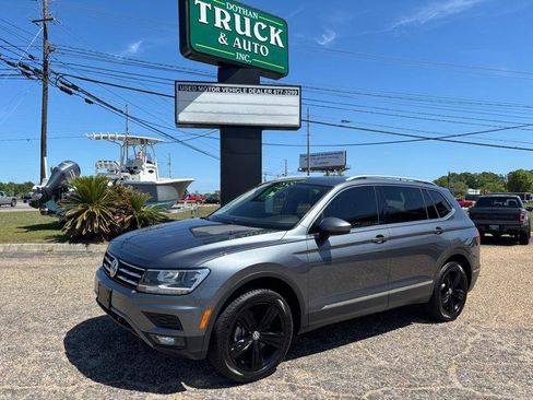 Used 2020 Volkswagen Tiguan SEL image 1