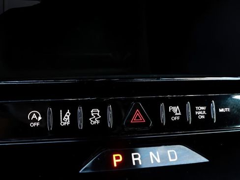 Used 2024 Jeep Wagoneer L Series II AWD/4WD image 59