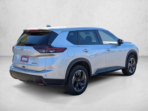 Used 2024 Nissan Rogue SV image 5