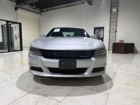 Used 2022 Dodge Charger SXT image 2