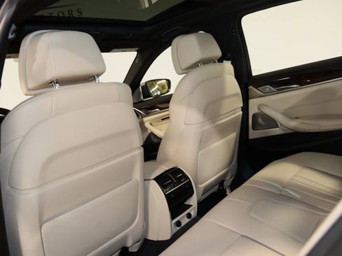 Used 2018 BMW M550i xDrive image 53