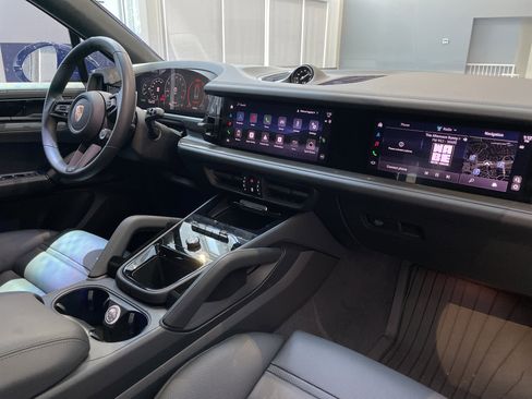 Used 2026 Porsche Cayenne GTS image 33