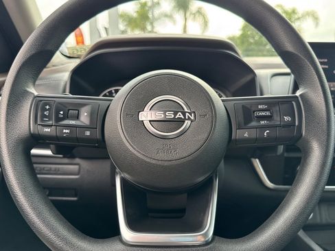 Used 2023 Nissan Rogue S image 23