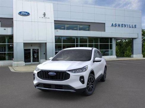 New 2024 Ford Escape SE image 2
