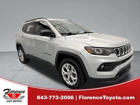 Used 2024 Jeep Compass Latitude AWD/4WD image 1